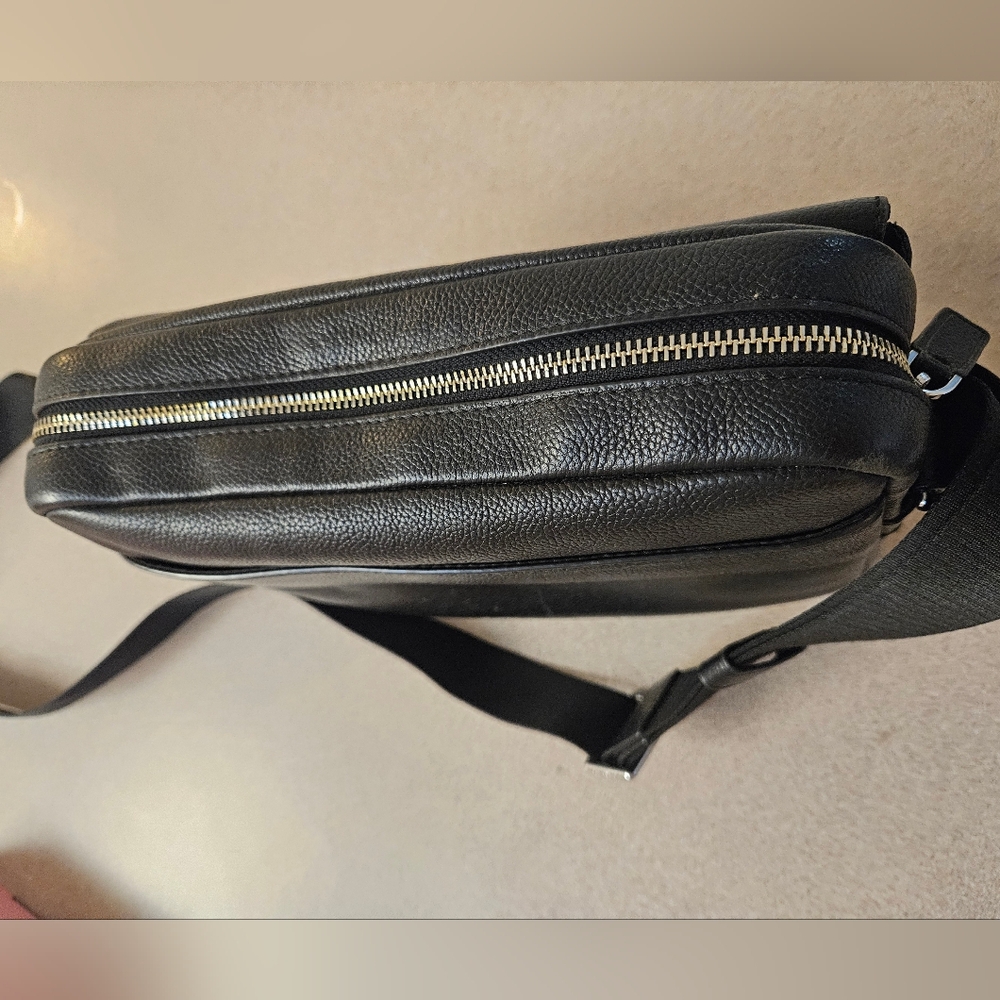 Unisex Michael Kors Cooper Black Pebbled Leather Messenger Bag Medium Crossbody - Picture 2 of 13